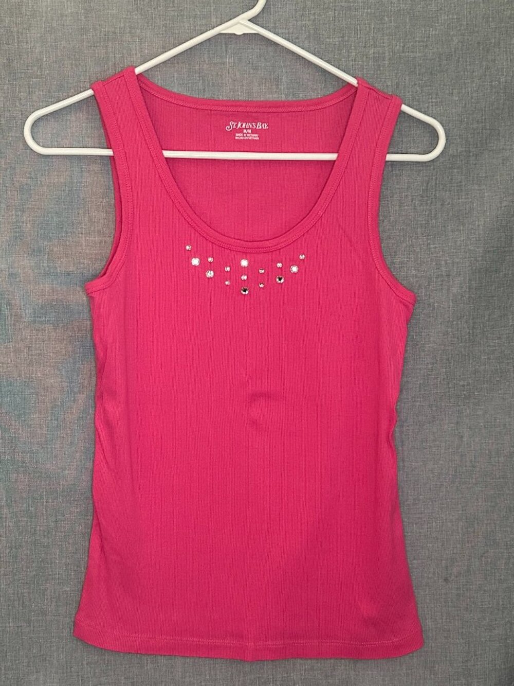 St. Johns Bay tank top medium hot pink stretch sequins bedazzled L lethathedivin